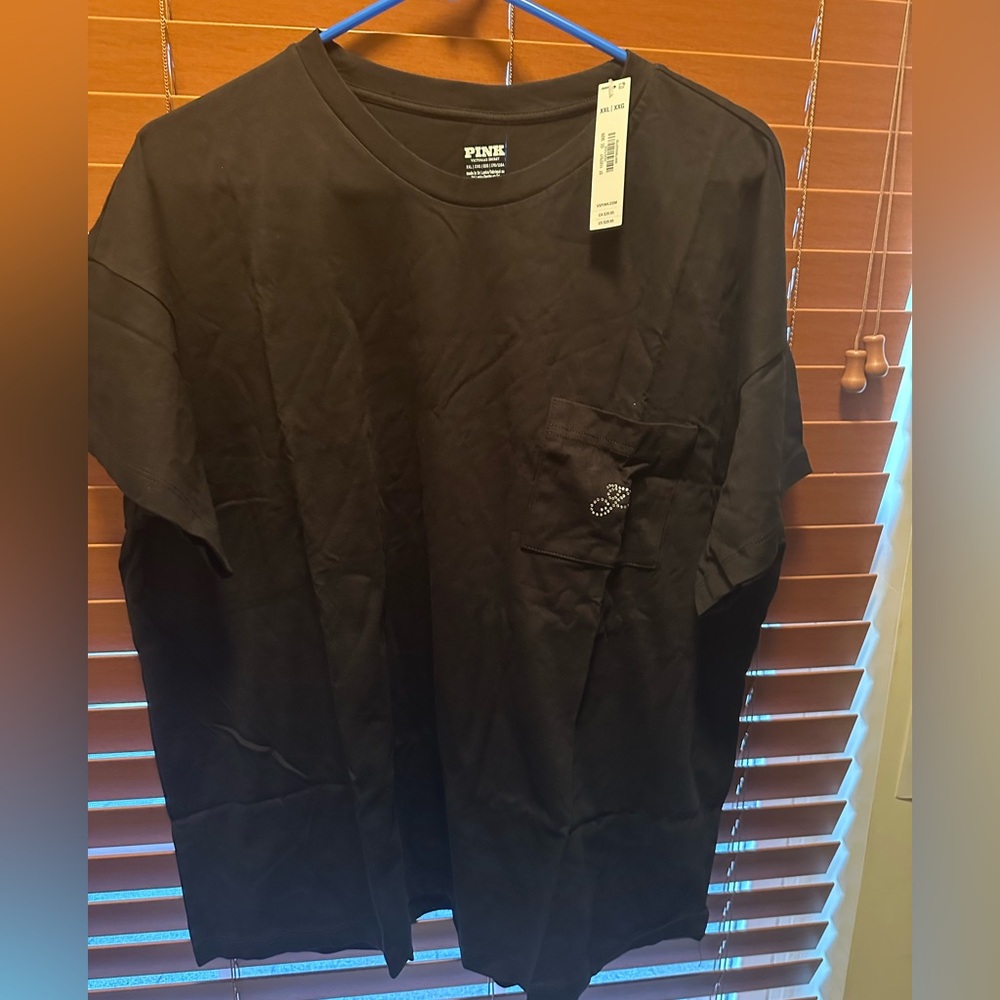 Victoria Secret -PINK- Black T-Shirt with Pocket- NWT 🩷 - Picture 2 of 8